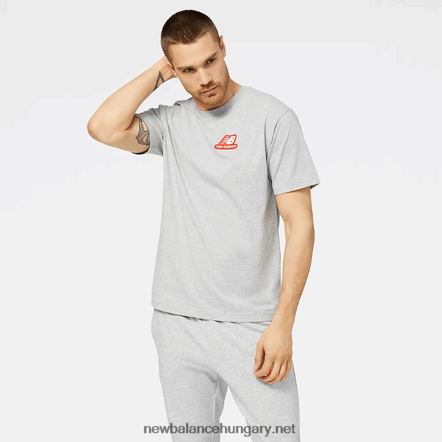 6XH8F02100 férfiak nb essentials gumicsomagolású logós póló