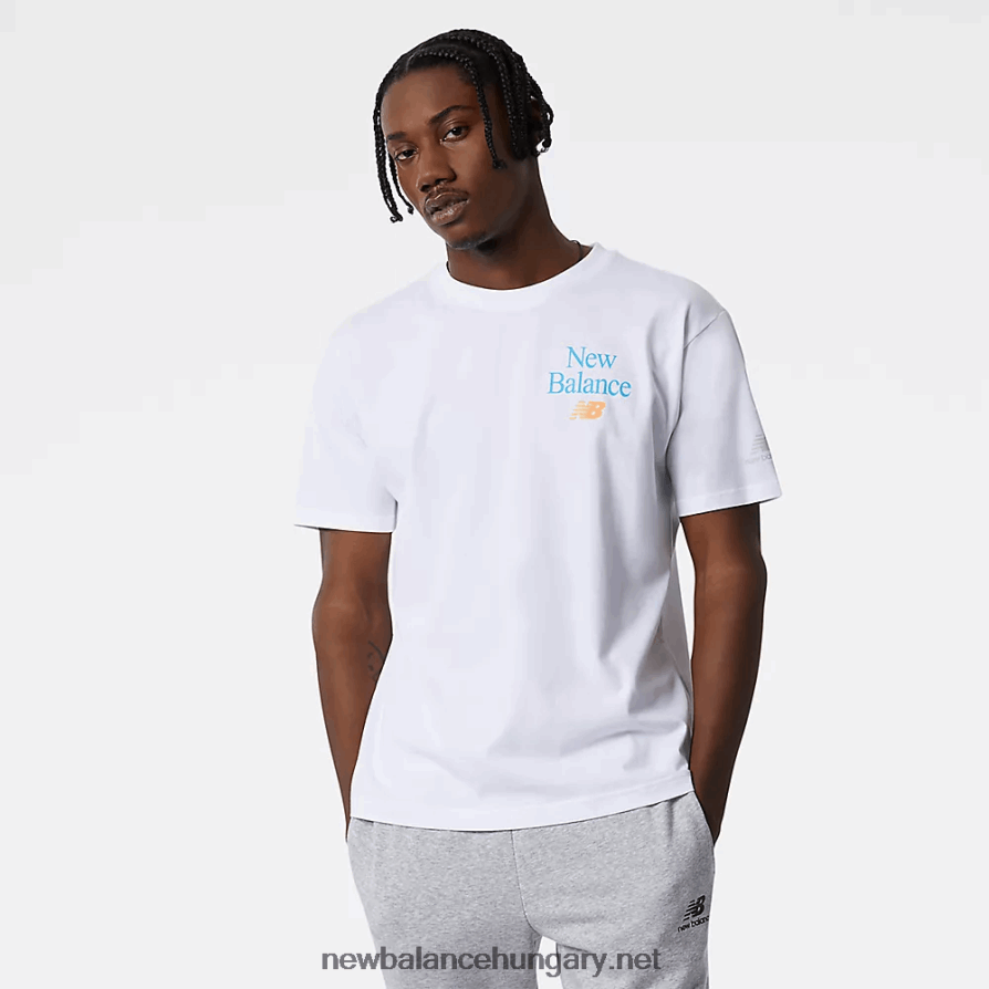 6XH8F06644 férfiak nb essentials ünnepeljük logós pólót