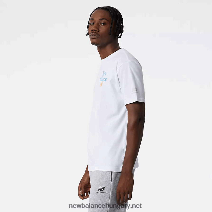 6XH8F06644 férfiak nb essentials ünnepeljük logós pólót