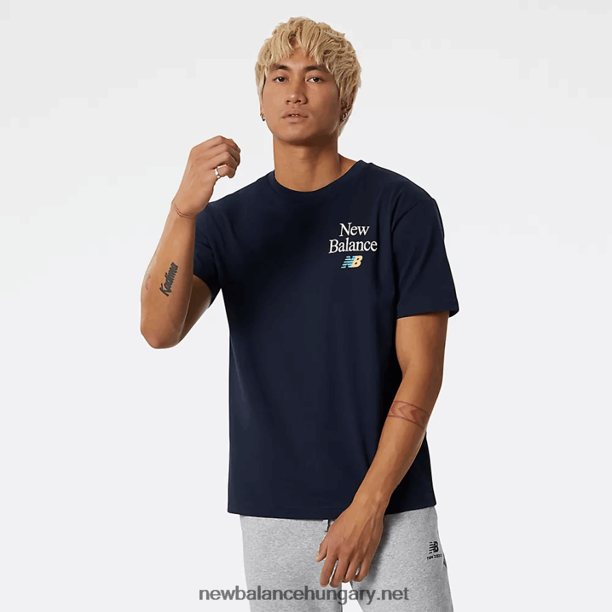 6XH8F06645 férfiak nb essentials ünnepeljük logós pólót