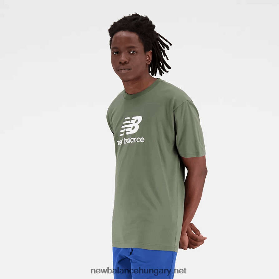 New Balance 6XH8F01636 férfiak Essentials halmozott logós pamutdzsörzé rövid ujjú póló